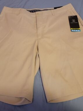 PGA Tour Men’s Stretch Khaki Shorts in Light Beige